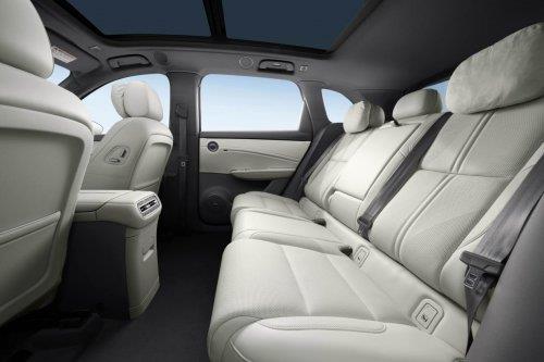 红旗HS6PHEV性价比突出 家用场景闭眼选冰球突破游戏2025新能源中大型SUV推荐：(图4)